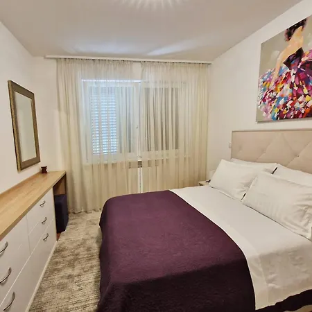 Diana Apartment *